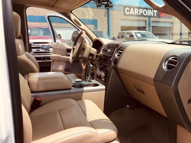 Ford F-150 Vehicle Full-screen Gallery Image 16