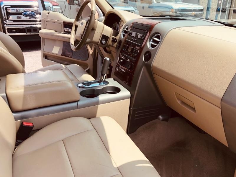 Ford F-150 Vehicle Full-screen Gallery Image 17