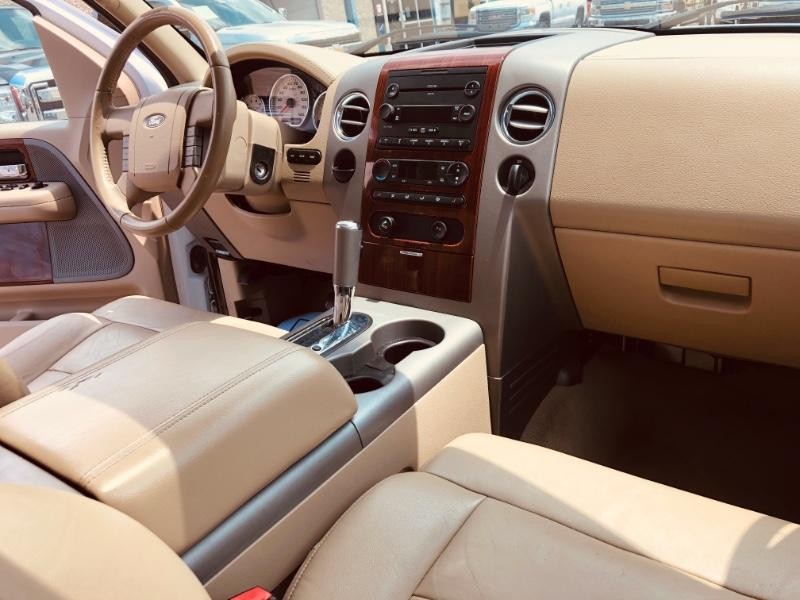 Ford F-150 Vehicle Full-screen Gallery Image 18