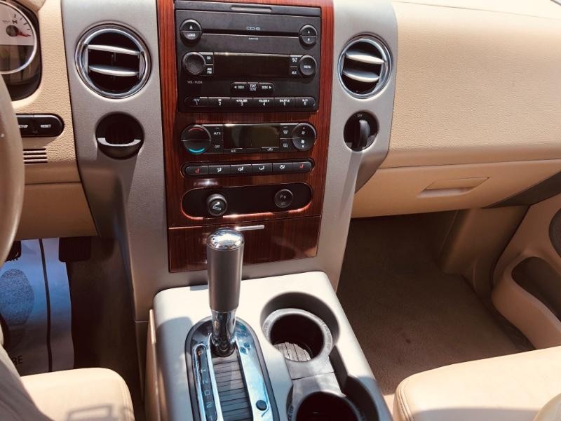 Ford F-150 Vehicle Full-screen Gallery Image 22