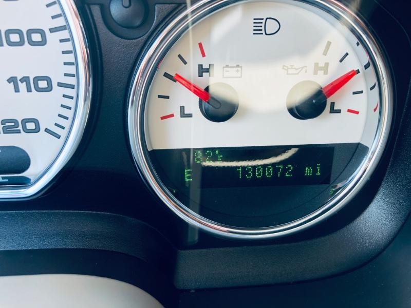 Ford F-150 Vehicle Full-screen Gallery Image 23