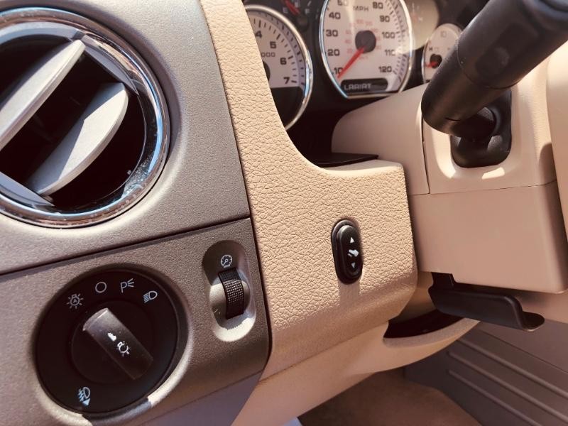 Ford F-150 Vehicle Full-screen Gallery Image 24