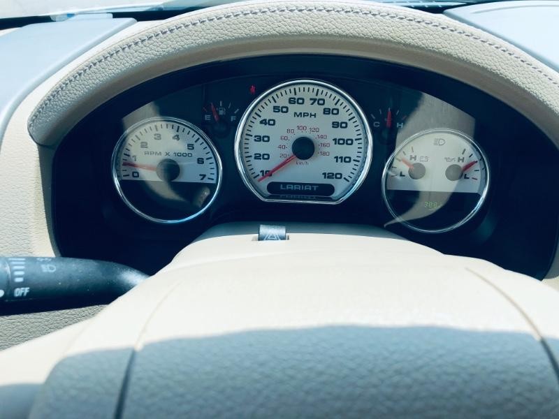 Ford F-150 Vehicle Full-screen Gallery Image 25