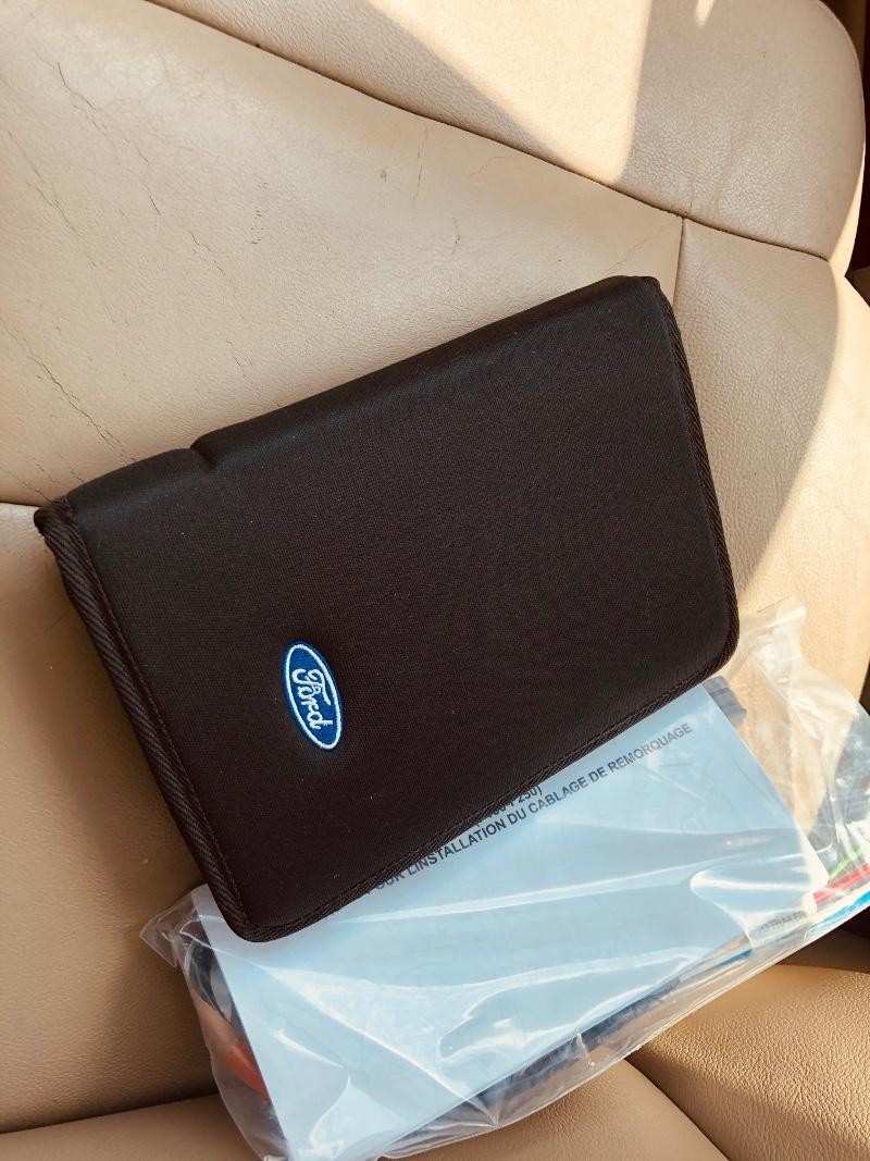 Ford F-150 Vehicle Full-screen Gallery Image 26