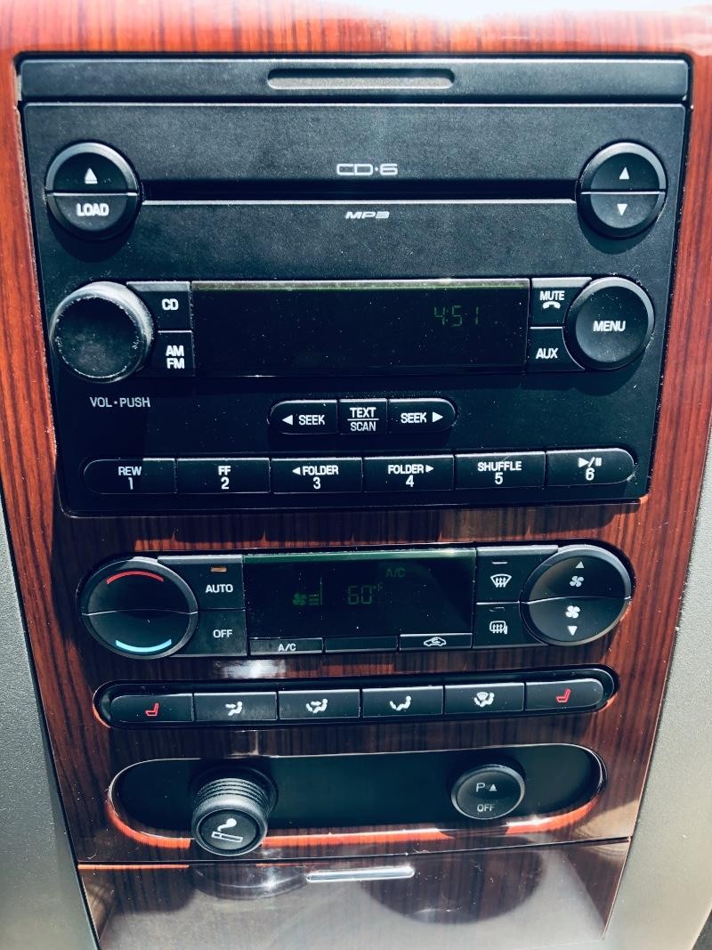 Ford F-150 Vehicle Full-screen Gallery Image 27