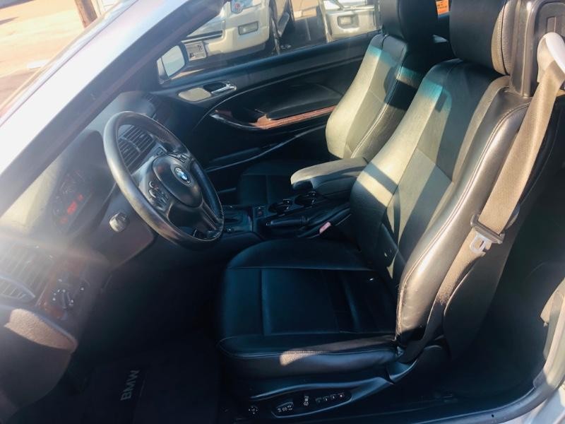 BMW 3 Series Vehicle Full-screen Gallery Image 9