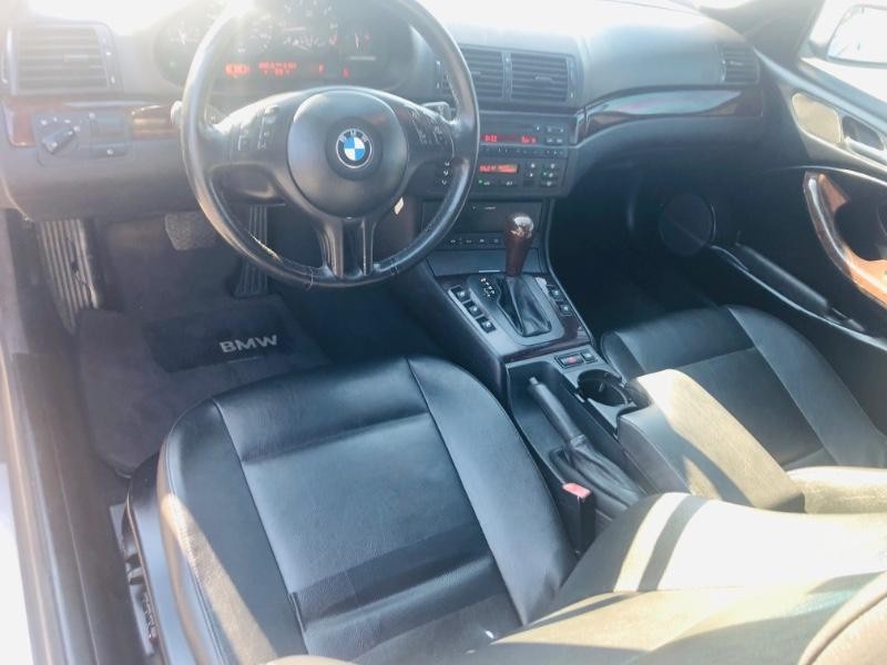 BMW 3 Series Vehicle Full-screen Gallery Image 10