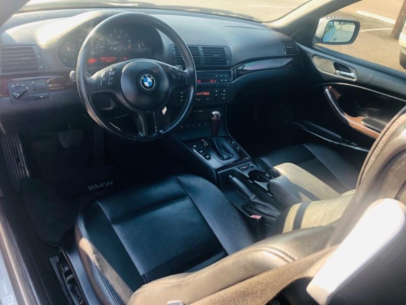 BMW 3 Series Vehicle Full-screen Gallery Image 11