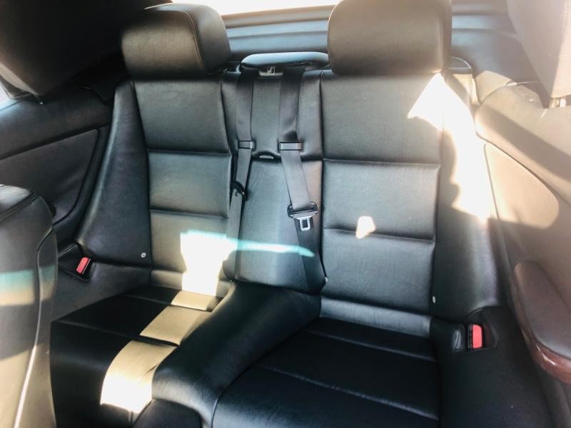 BMW 3 Series Vehicle Full-screen Gallery Image 12