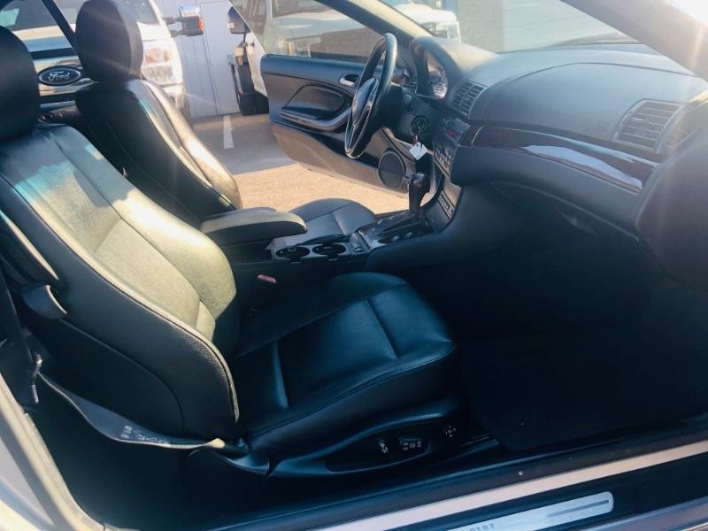 BMW 3 Series Vehicle Full-screen Gallery Image 16