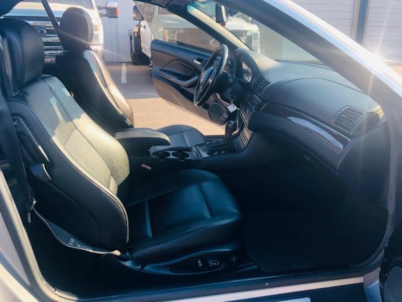 BMW 3 Series Vehicle Full-screen Gallery Image 18