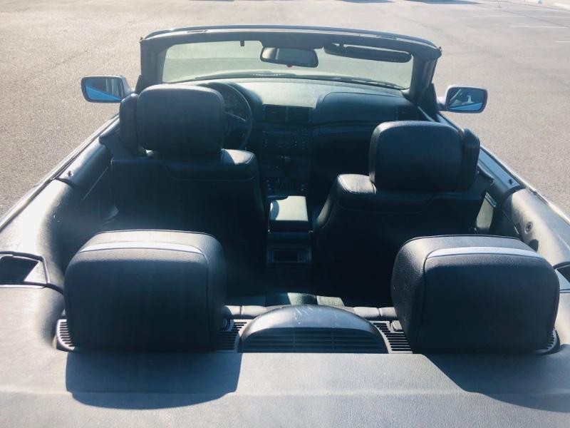 BMW 3 Series Vehicle Full-screen Gallery Image 30