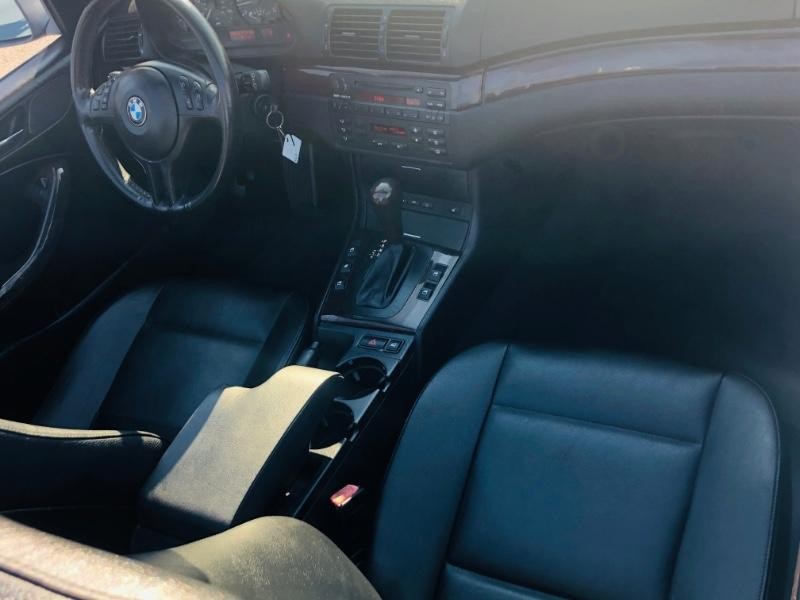 BMW 3 Series Vehicle Full-screen Gallery Image 34