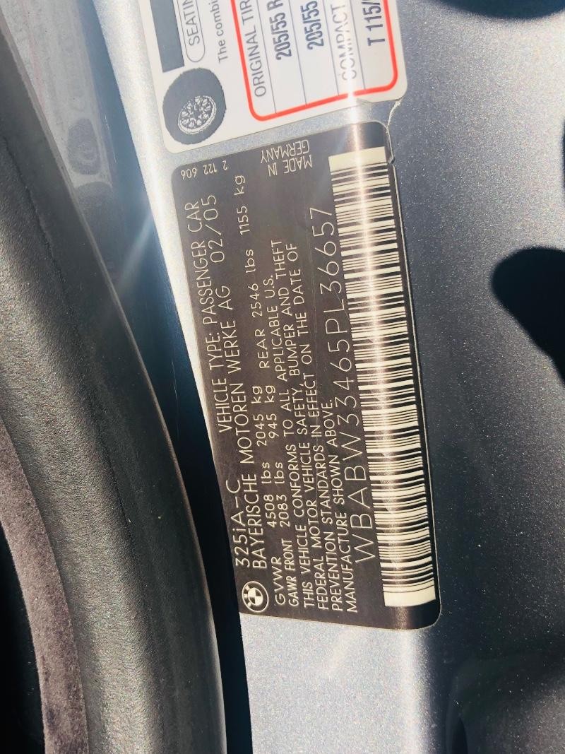 BMW 3 Series Vehicle Full-screen Gallery Image 35