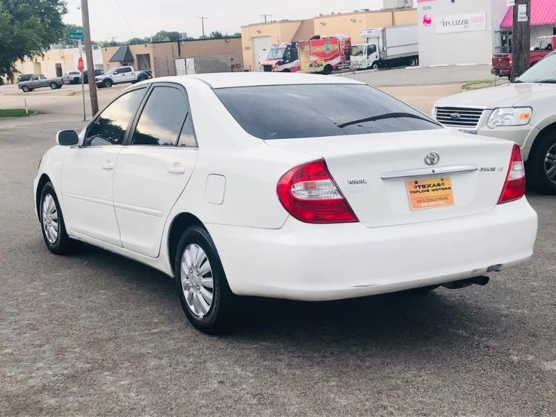 Toyota Camry Vehicle Full-screen Gallery Image 03