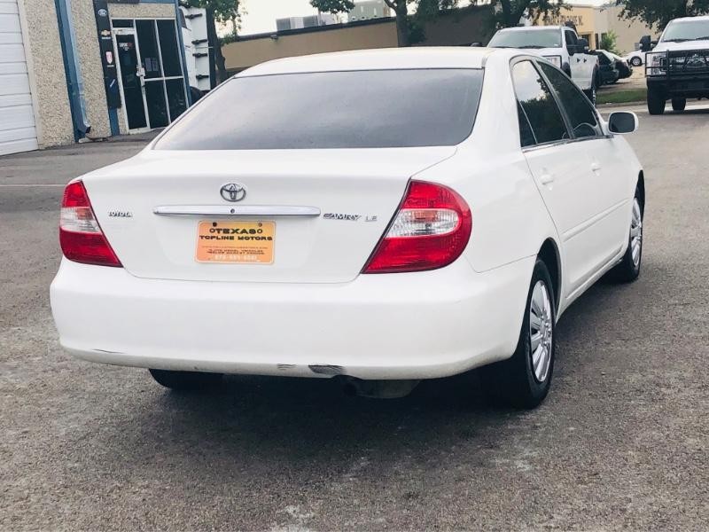 Toyota Camry Vehicle Full-screen Gallery Image 05