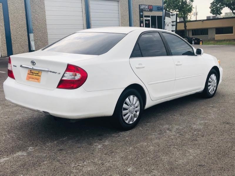 Toyota Camry Vehicle Full-screen Gallery Image 06