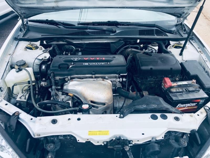 Toyota Camry Vehicle Full-screen Gallery Image 21