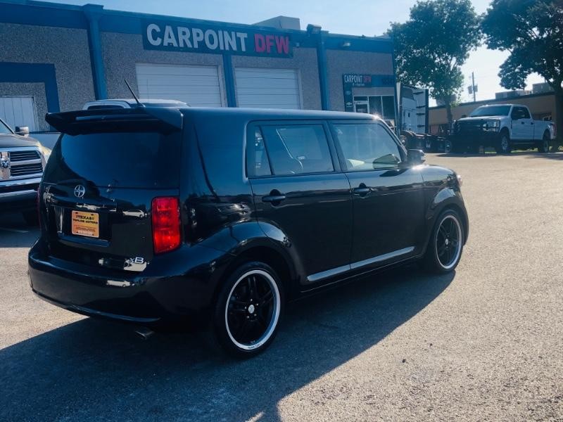 Scion xB Vehicle Full-screen Gallery Image 05