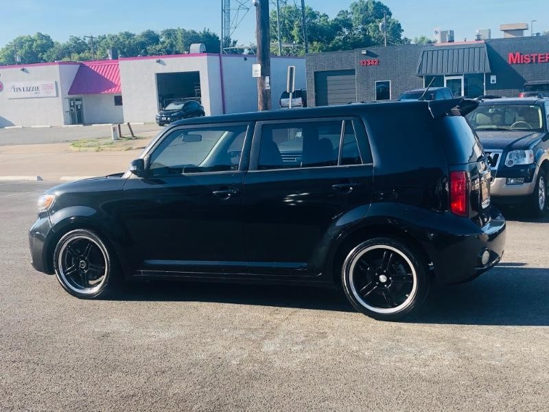 Scion xB Vehicle Full-screen Gallery Image 09