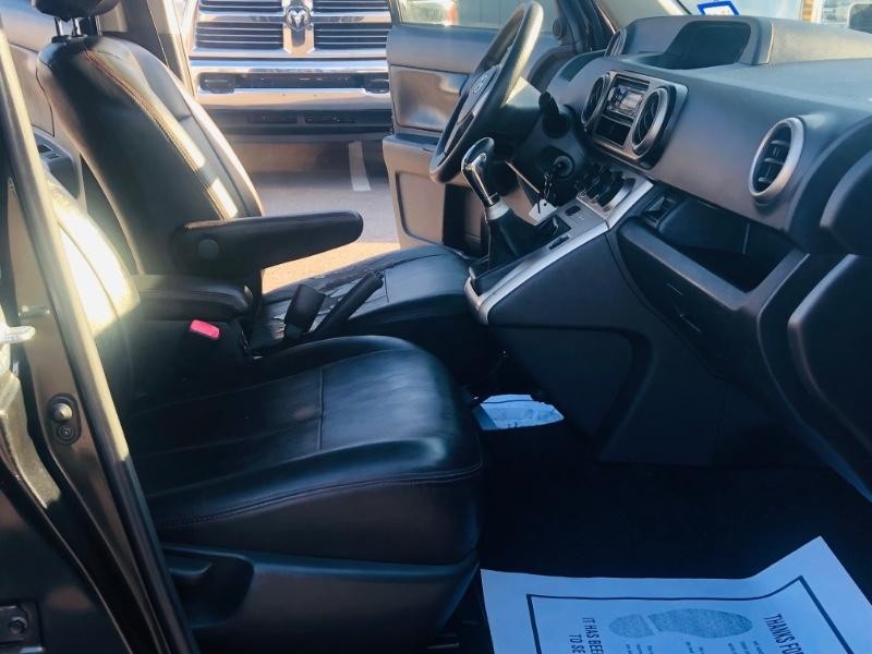 Scion xB Vehicle Full-screen Gallery Image 12