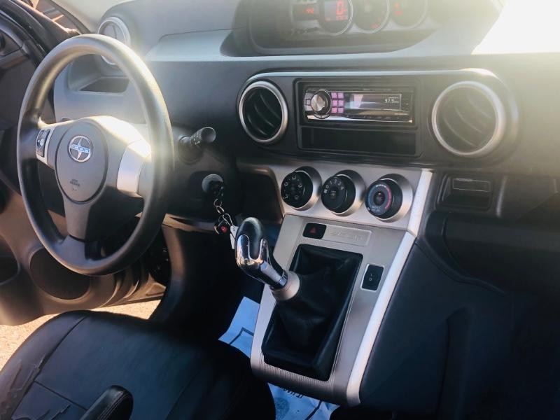 Scion xB Vehicle Full-screen Gallery Image 14