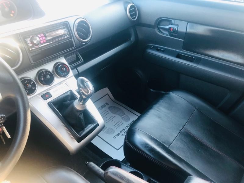 Scion xB Vehicle Full-screen Gallery Image 29