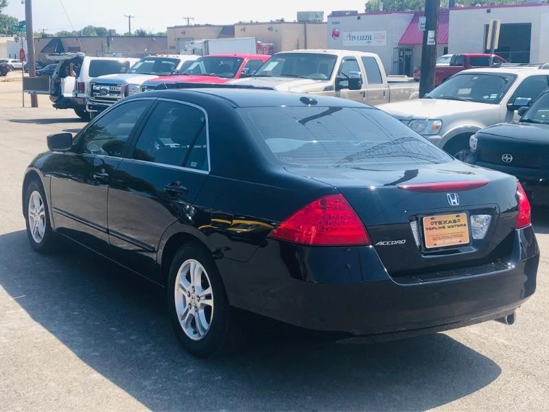 Honda Accord Sedan Vehicle Full-screen Gallery Image 9