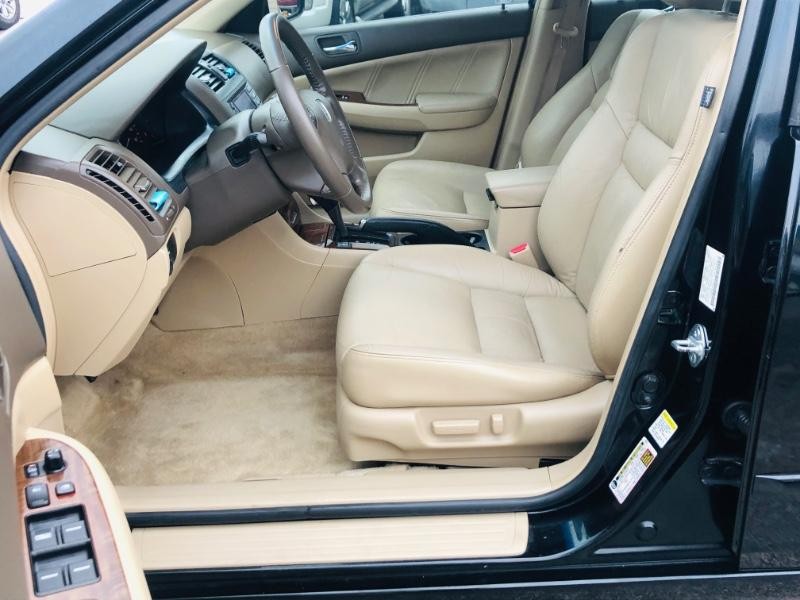 Honda Accord Sedan Vehicle Full-screen Gallery Image 13