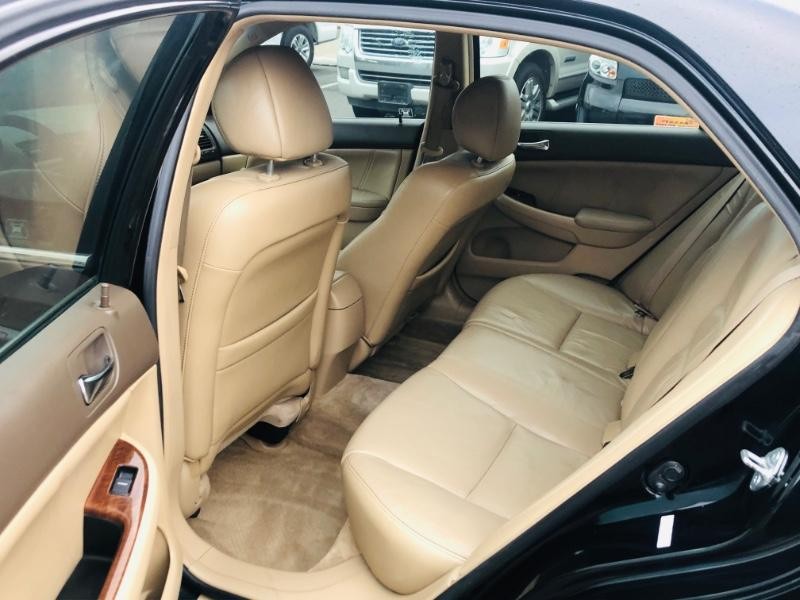 Honda Accord Sedan Vehicle Full-screen Gallery Image 14