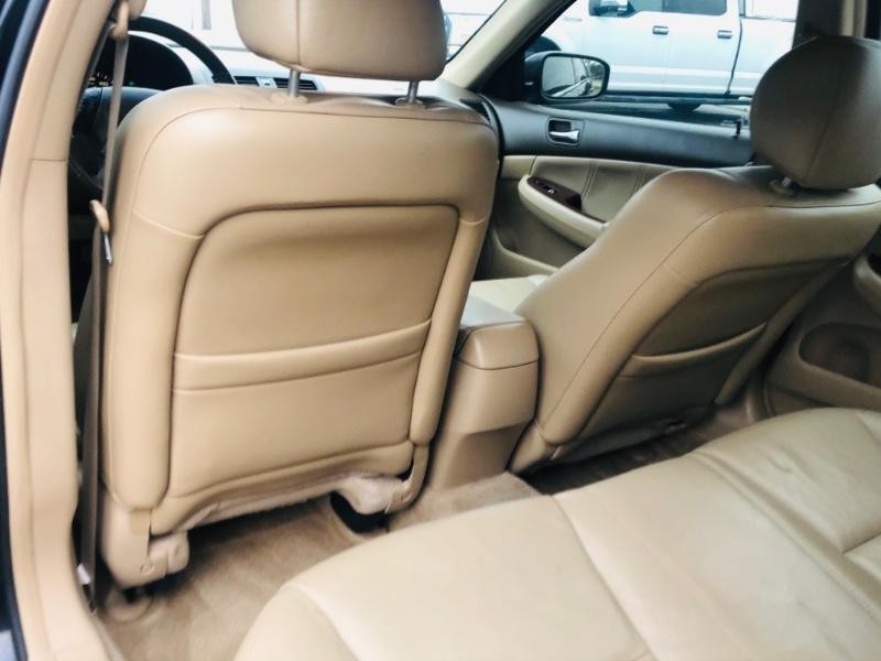 Honda Accord Sedan Vehicle Full-screen Gallery Image 15