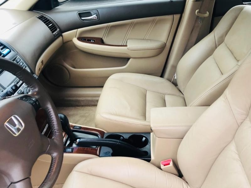 Honda Accord Sedan Vehicle Full-screen Gallery Image 18