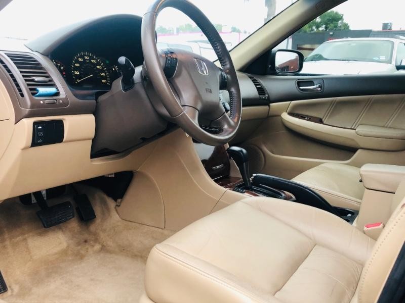 Honda Accord Sedan Vehicle Full-screen Gallery Image 20