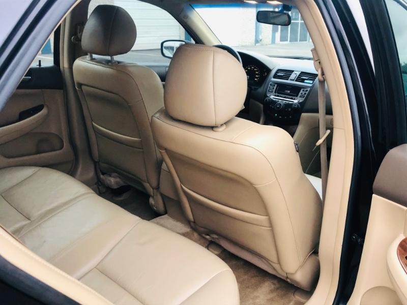 Honda Accord Sedan Vehicle Full-screen Gallery Image 21