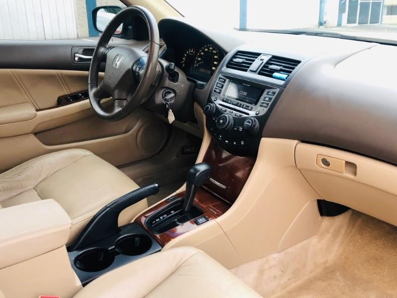 Honda Accord Sedan Vehicle Full-screen Gallery Image 22