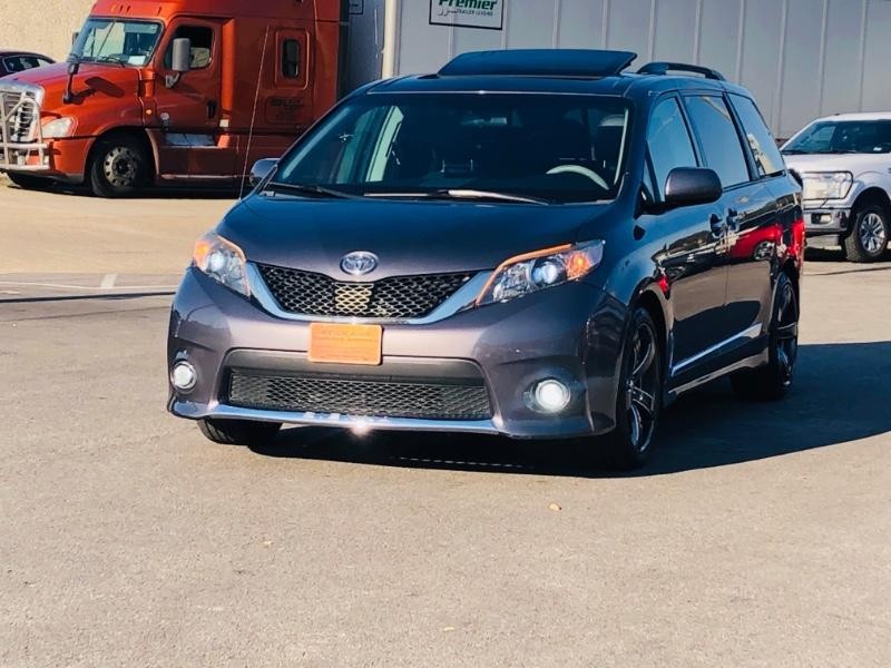 Toyota Sienna Vehicle Full-screen Gallery Image 02