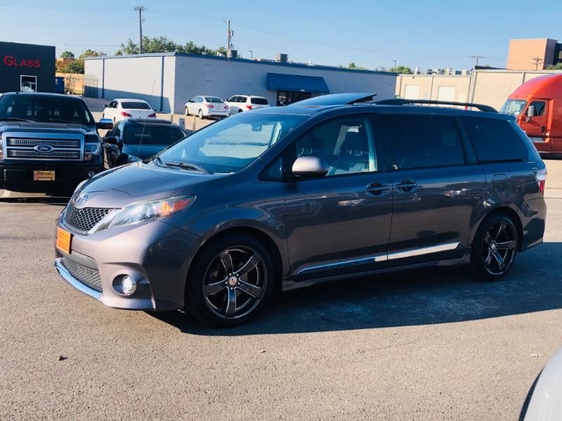 Toyota Sienna Vehicle Full-screen Gallery Image 05