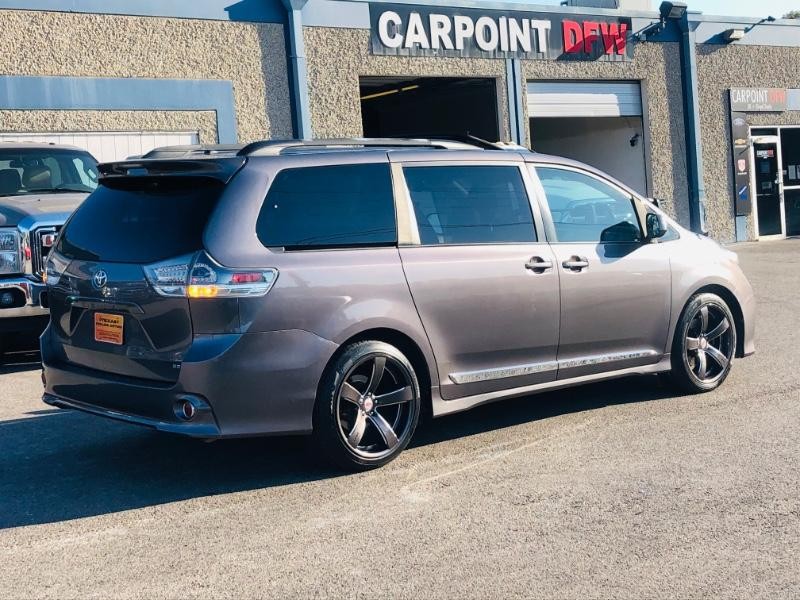 Toyota Sienna Vehicle Full-screen Gallery Image 06