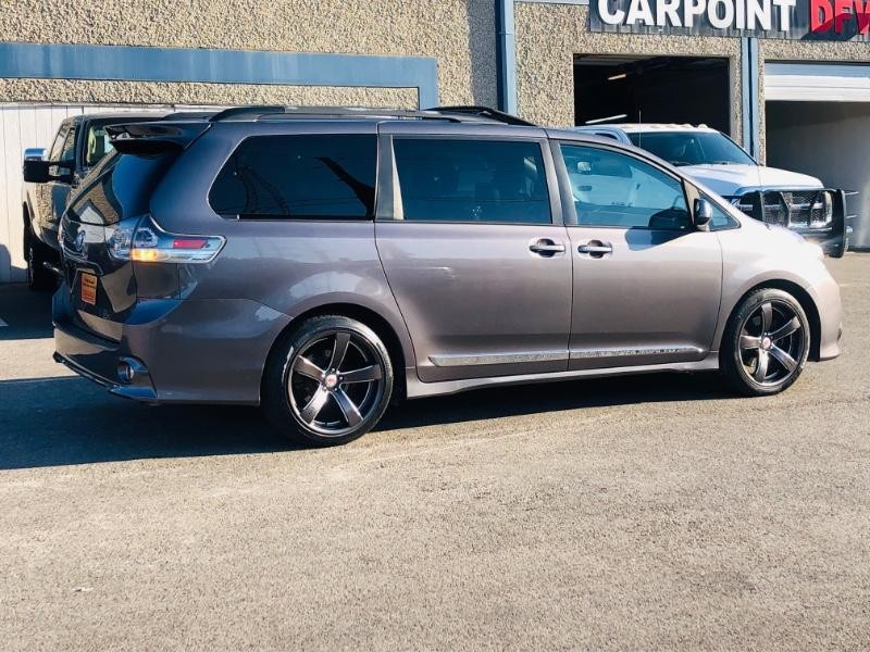 Toyota Sienna Vehicle Full-screen Gallery Image 07