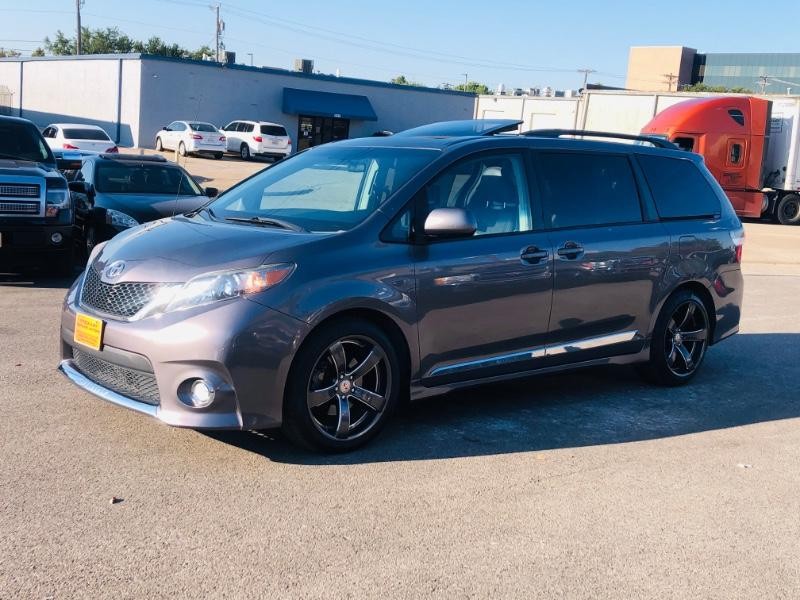 Toyota Sienna Vehicle Full-screen Gallery Image 11