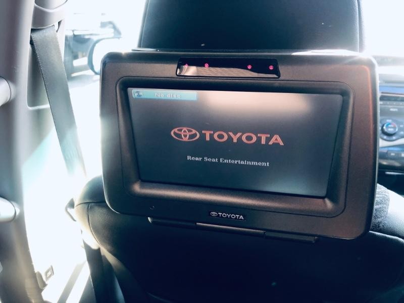 Toyota Sienna Vehicle Full-screen Gallery Image 16