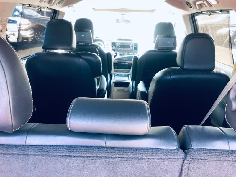 Toyota Sienna Vehicle Full-screen Gallery Image 27