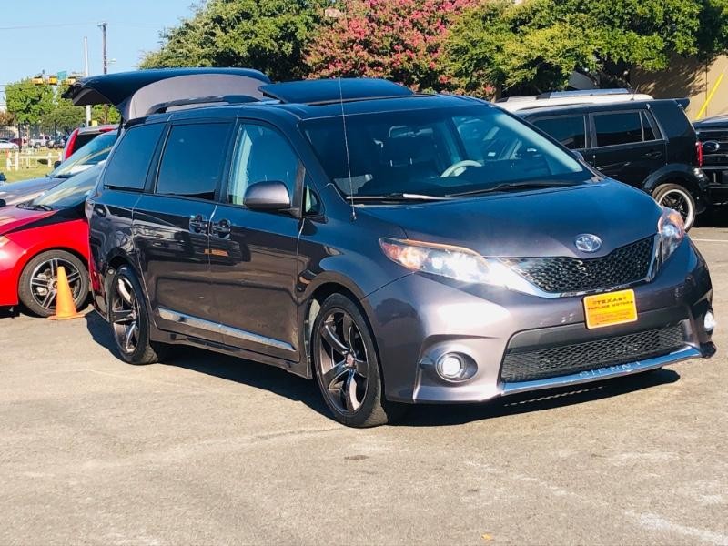 Toyota Sienna Vehicle Full-screen Gallery Image 28