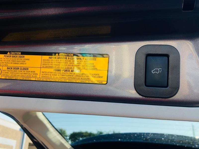 Toyota Sienna Vehicle Full-screen Gallery Image 30