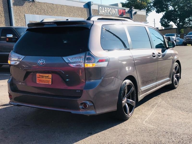 Toyota Sienna Vehicle Full-screen Gallery Image 31