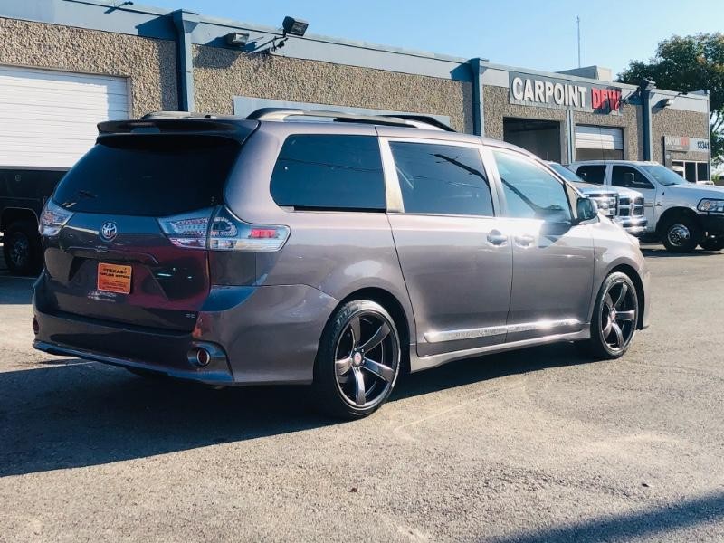 Toyota Sienna Vehicle Full-screen Gallery Image 32