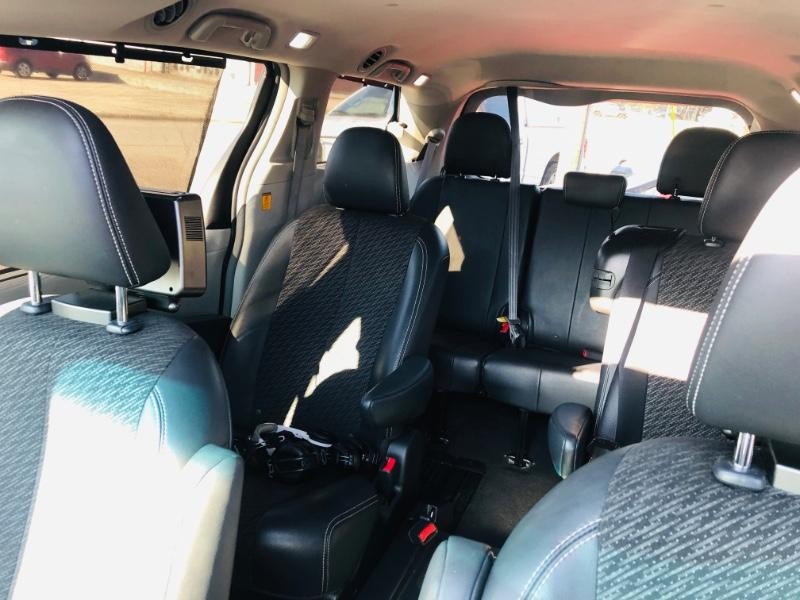 Toyota Sienna Vehicle Full-screen Gallery Image 34