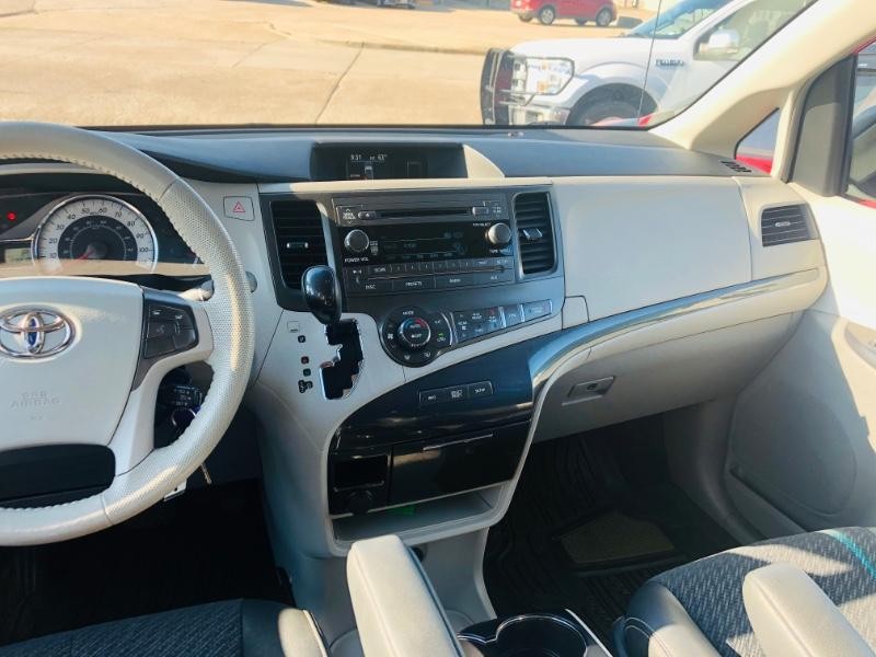 Toyota Sienna Vehicle Full-screen Gallery Image 42