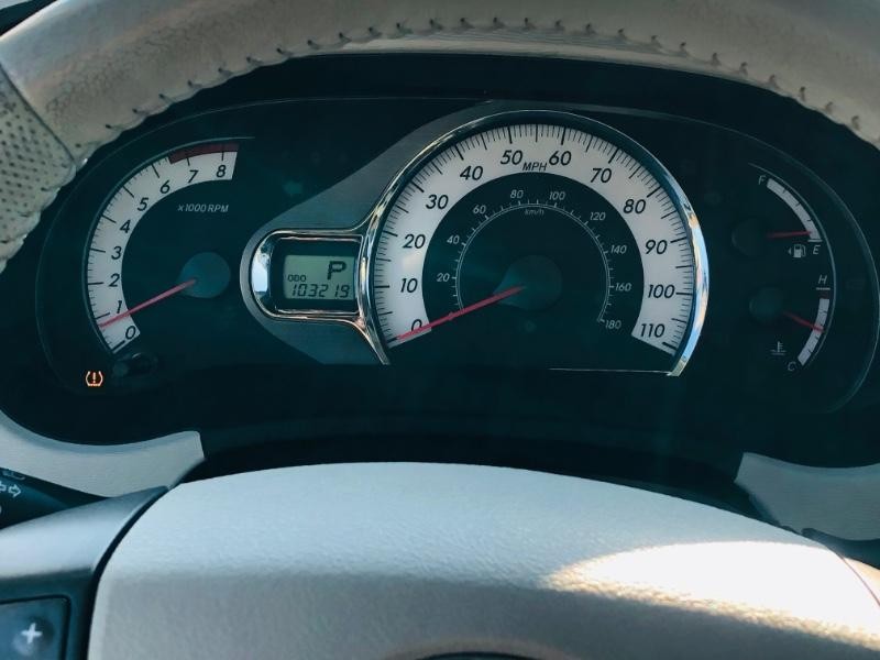 Toyota Sienna Vehicle Full-screen Gallery Image 45