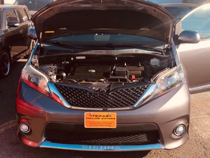 Toyota Sienna Vehicle Full-screen Gallery Image 46